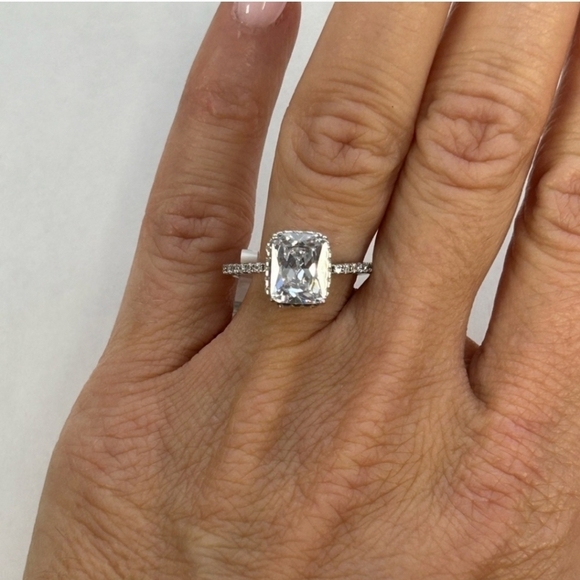 🔹Suzy Levian🔹️ Sterling Silver White Radiant Cut CZ Engagement Ring NWT Size 7 - Picture 4 of 5